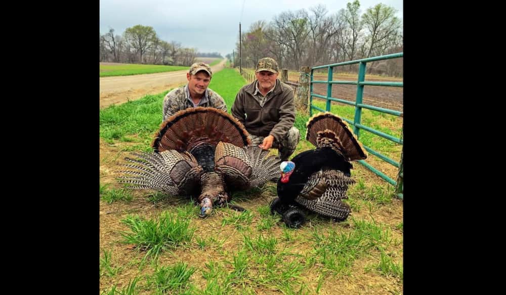 Video When it Comes to Convincing Decoys, Look No Further than a Mobo