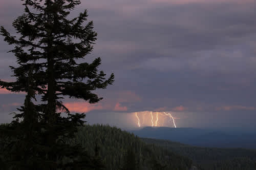 Lightning Ignites Wildfires in Oregon’s Crater Lake National Park