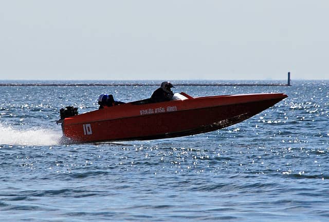 Video: Seventy Four MPH to Zero Instantly in a Speedboat