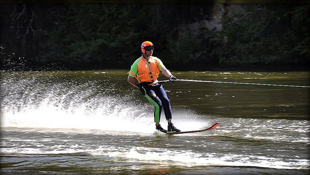Video: Water Ski Racing at 120 MPH in Australia’s Dash for Cash