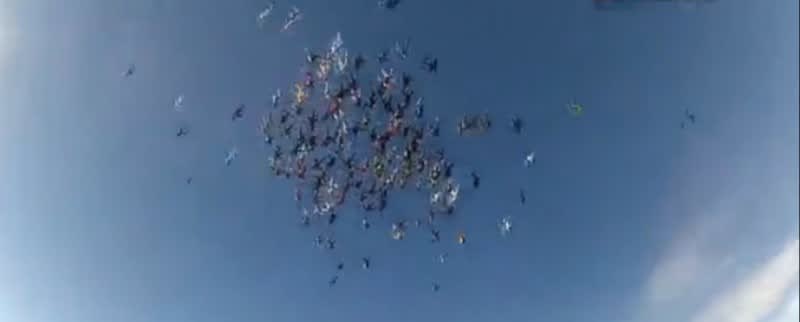 Video: Skydivers Break World Record