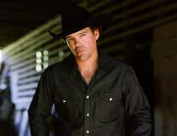 Clay Walker to Host Trophy Hunters TV for 2013