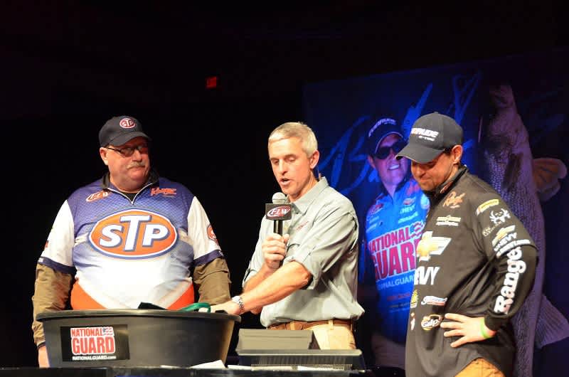 Przekurat Maintains Lead at National Guard FLW Walleye Tour Championship on Mississippi River