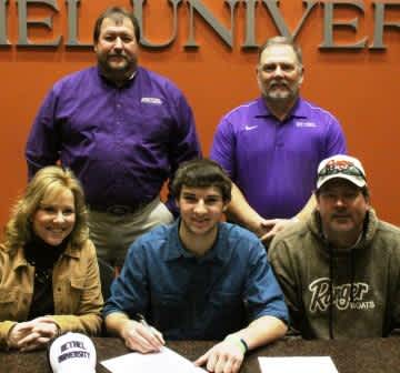 Wisconsin Junior State Champion Signs with Bethel’s Bass Cats