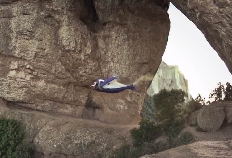 Video: Man in Wingsuit Flies Through Cave at 155mph