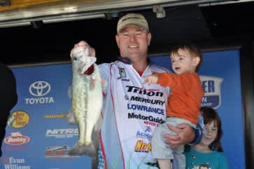 Carden Takes Lead in Southern Divisional in Tennessee