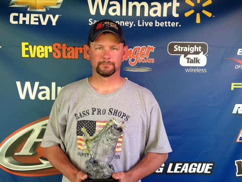 Van Houten Wins Walmart Bass Fishing League Great Lakes Division on Mississippi River-La Crosse in Wisconsin