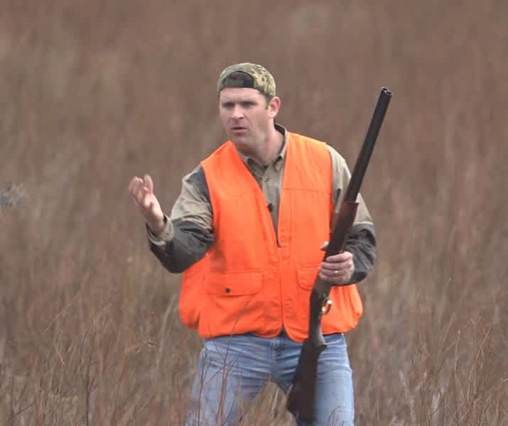 Video: Hunter Catches Quail Bare-handed