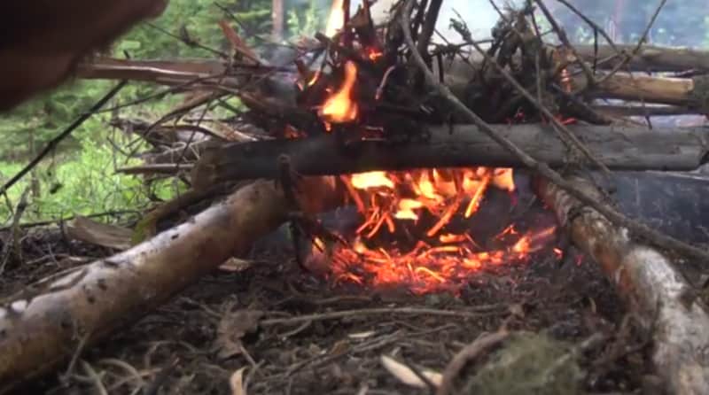 Video: How to Start a Fire in the Rain