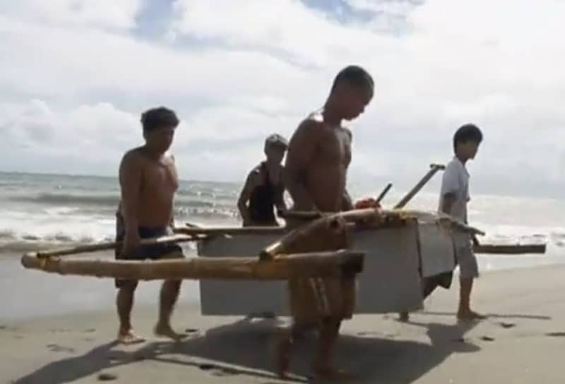 Philippine Typhoon Survivors Use Makeshift “Fridge Boats” to Catch Fish