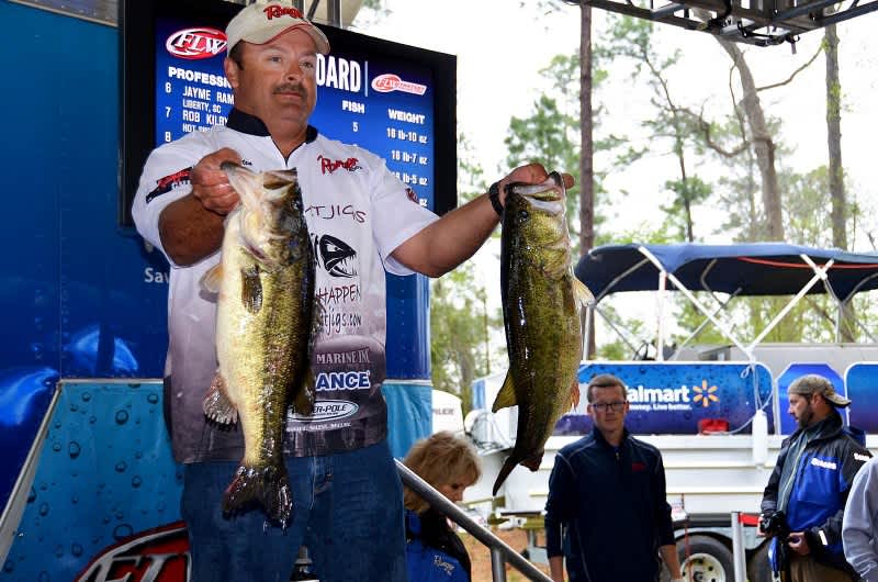 Cotten Claims Lead at Walmart FLW Tour Event on Sam Rayburn Reservoir Presented By Chevy