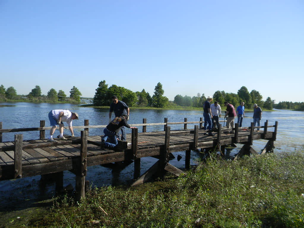 Union Sportsmen’s Alliance Volunteers Team up to Refurbish Fishing Pier at Sheldon Lake State Park
