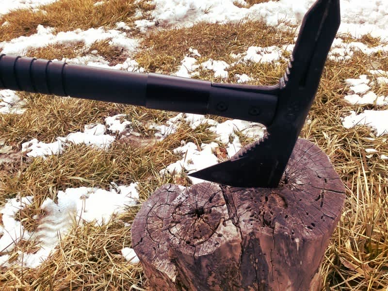 Video: Hunting Rabbits with a Tomahawk