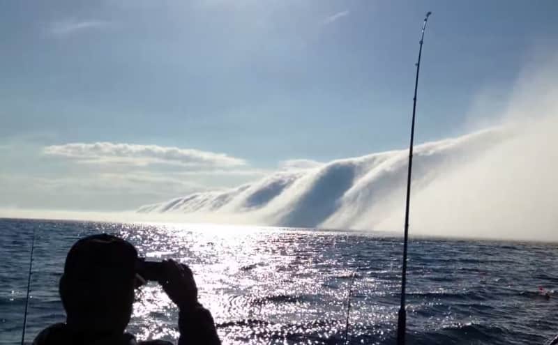 Video: Anglers Engulfed by Massive Fog Wall
