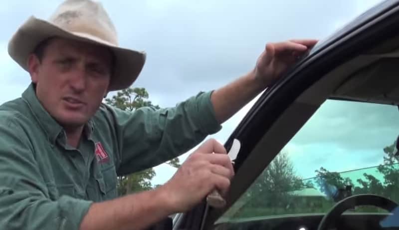 Video: How to Hone a Knife with a Car Window