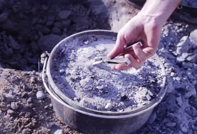 Video: How to Bury a Dutch Oven
