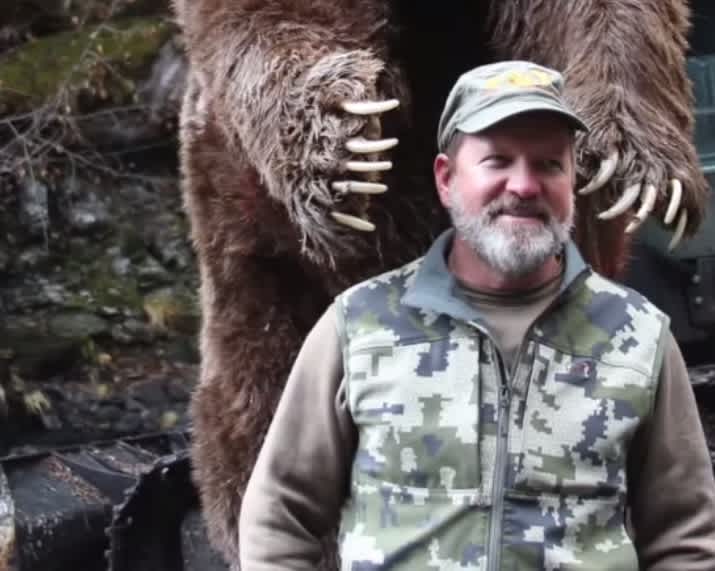 Video: Kodiak Bear Charges Bowhunter after Arrow Hits