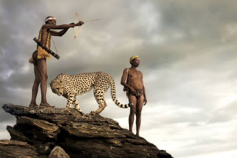 Photographer Captures Images of Tribesmen Hunting with Cheetahs