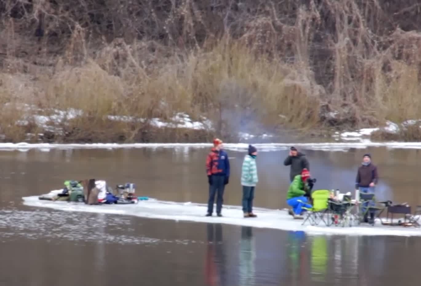 Video: Russians Use Auger to Carve Out Ice Raft