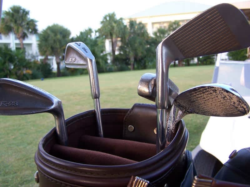Arizona Man Buys Used Golf Clubs, Finds Loaded Gun in Bag