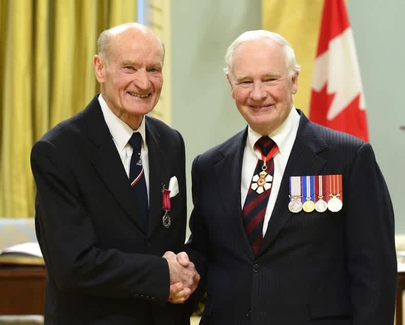 Canadian Man Fights Grizzly with Ski Pole to Save Wife, Receives Medal of Bravery
