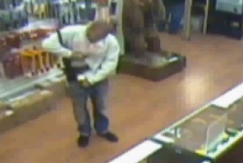Video: Florida Man Bungles Theft of AR-15 by Shoving It down His Pants