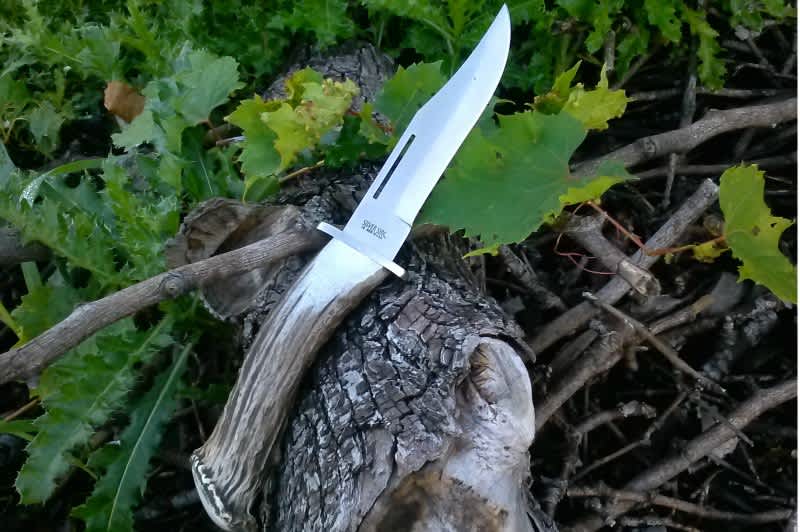 5 Lesser-known Uses for a Survival or Hunting Knife