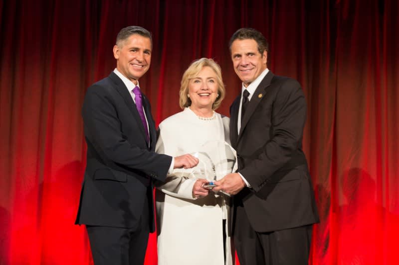 Hillary Clinton Wins Top Gun Control Award