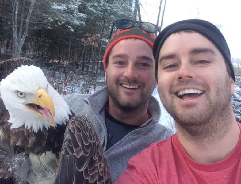 Video: Canadian Brothers Rescue Bald Eagle
