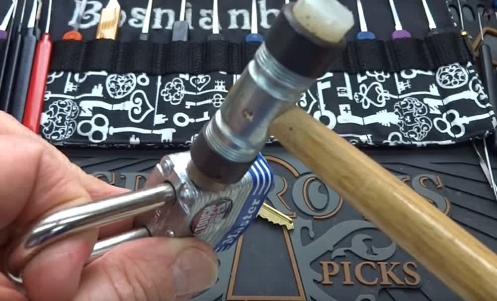 Video: How to Open a Master Lock with No Key or Special Tools