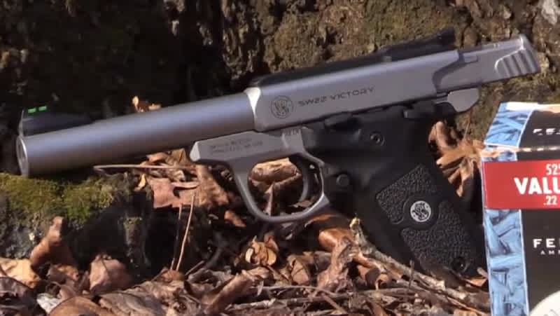 Video: 22Plinkster Reviews All-new Smith & Wesson Victory Pistol