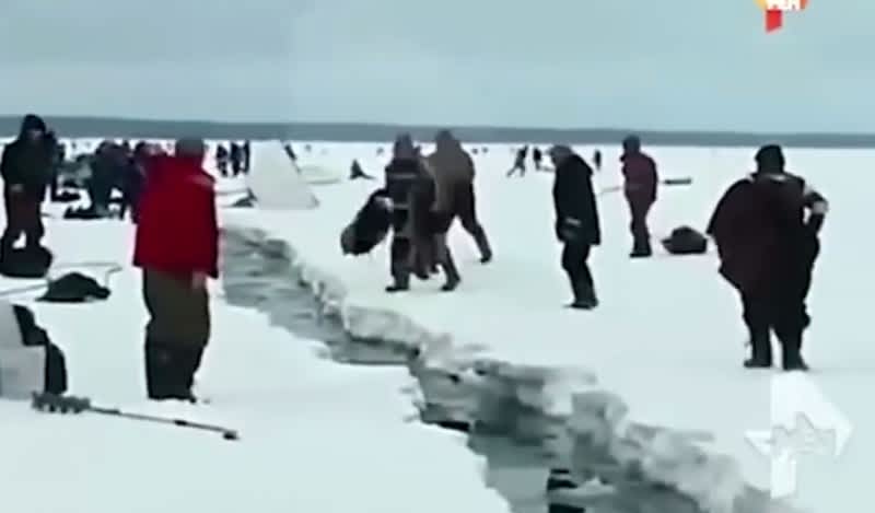 Video: Ice Fishermen Flee the Ice after Crack Emerges