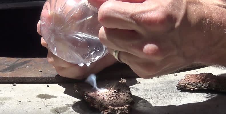 Video: How to Start a Fire in a Crisis with a Plastic Baggie