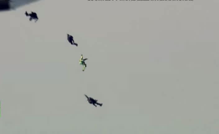Video: Skydiver Jumps from 25k Feet without Parachute