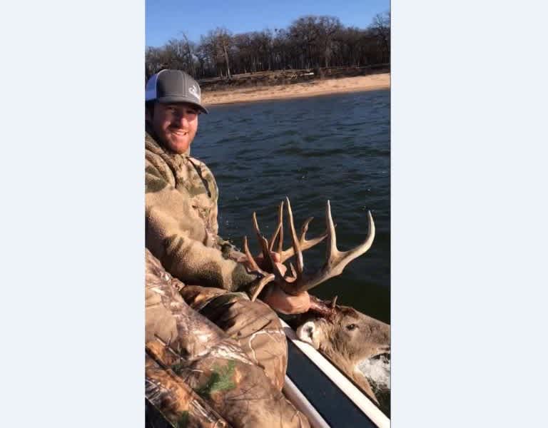 Video: Hunter Rescues Non-Typical Buck from Drowning in Lake