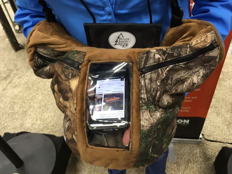 ATA 2017: Cool New Smartphone-Friendly Muff from Hunter Safety System