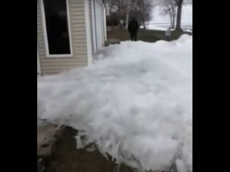 Video: Ice Tsunami Glacier Engulfs Minnesota