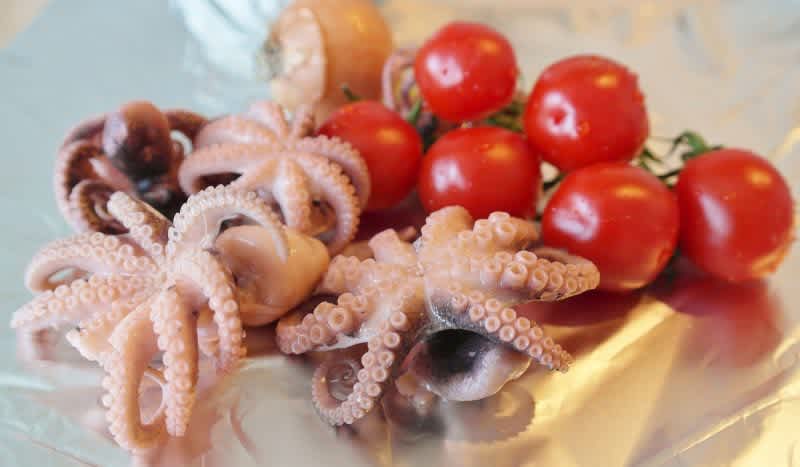 Video: Catch and Eat Fresh Calamari; Are You Up for It?