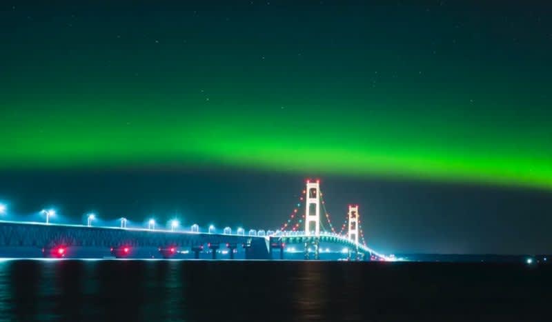 Video: Incredible Light Show Dances in the Sky Over Mackinac Bridge