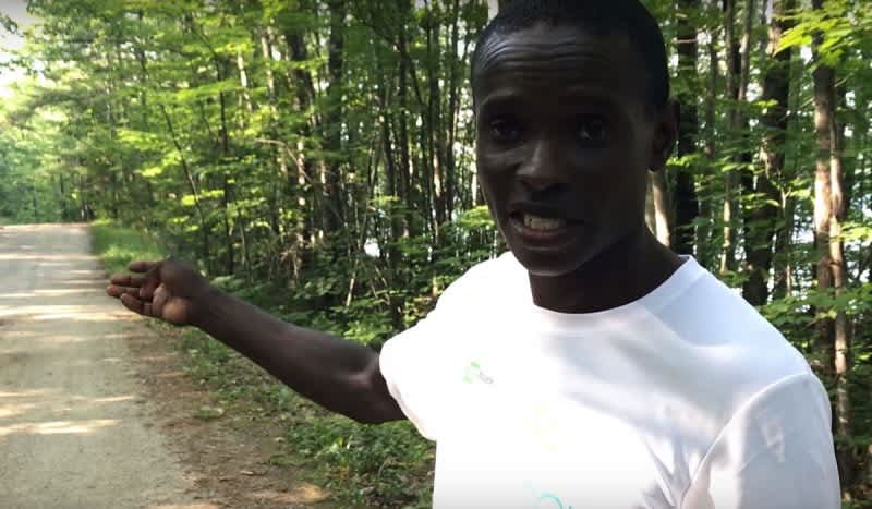 Video: Pro Runner Outruns 2 Black Bears While Training in the Woods