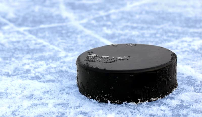 Oakland University Handing Out Hockey Pucks To Fight Active Shooters
