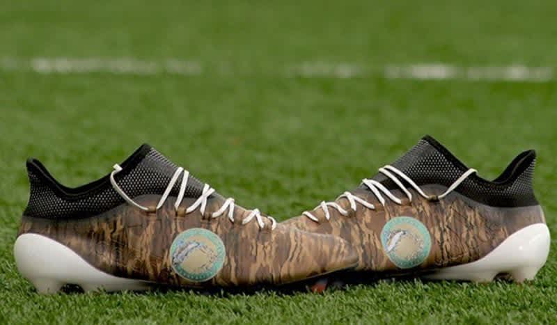 NFL Player Sports Mossy Oak Bottomland Cleats in Support of ‘My Cause My Cleats’