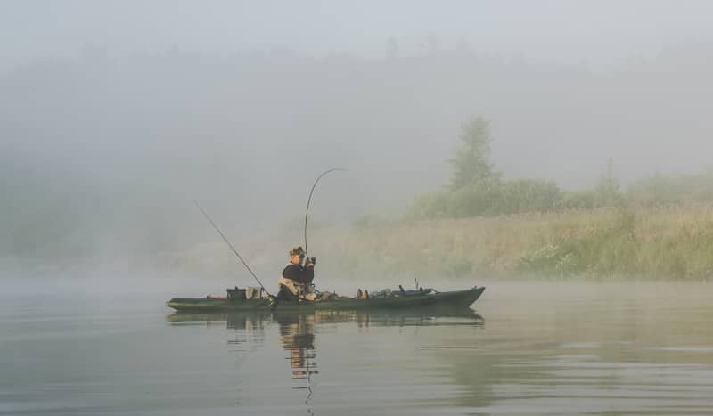 From online to on the water – Everything you need for a well equipped fishing kayak