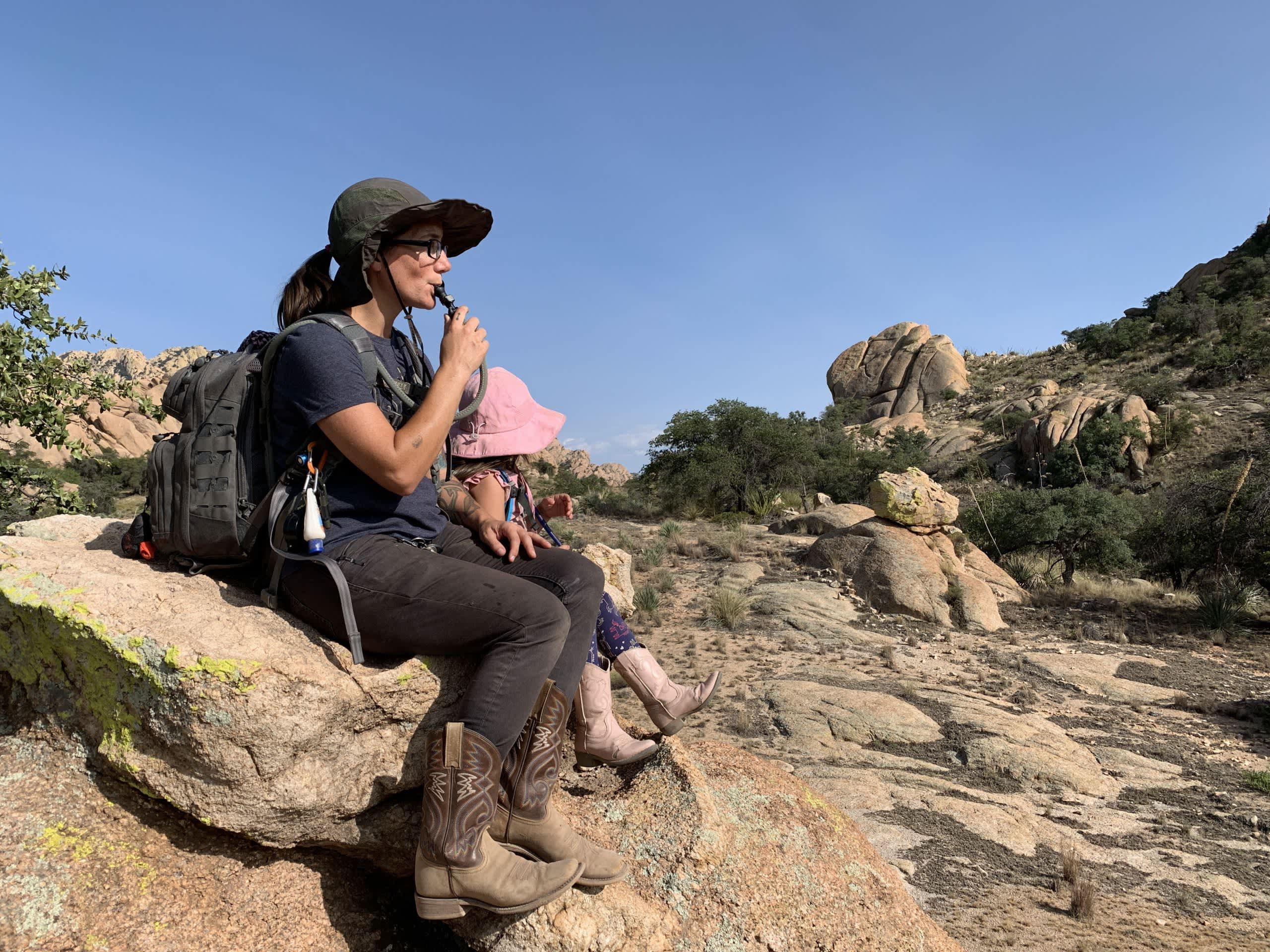 4 Ways to Carry Water in the Wild