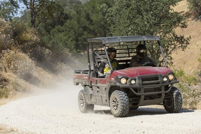 Kawasaki’s flawless power steering tames the PRO-FX’s 64-inch wide stance.