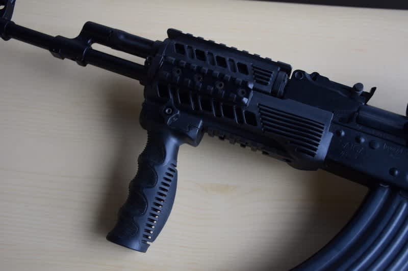 The left side of the RS47 handguard.
