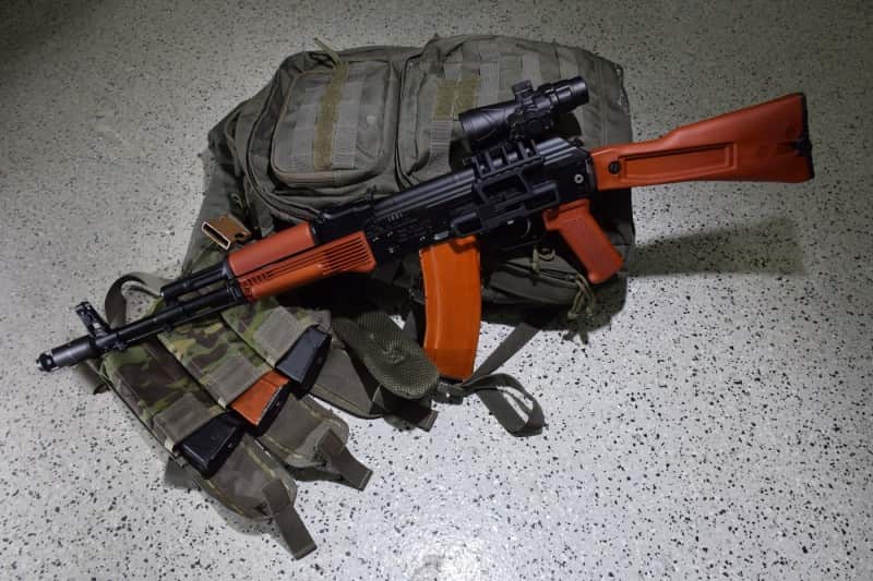 When used with an RS AKOG LOW and AK-302, the BTO sits right at the rear of the receiver.