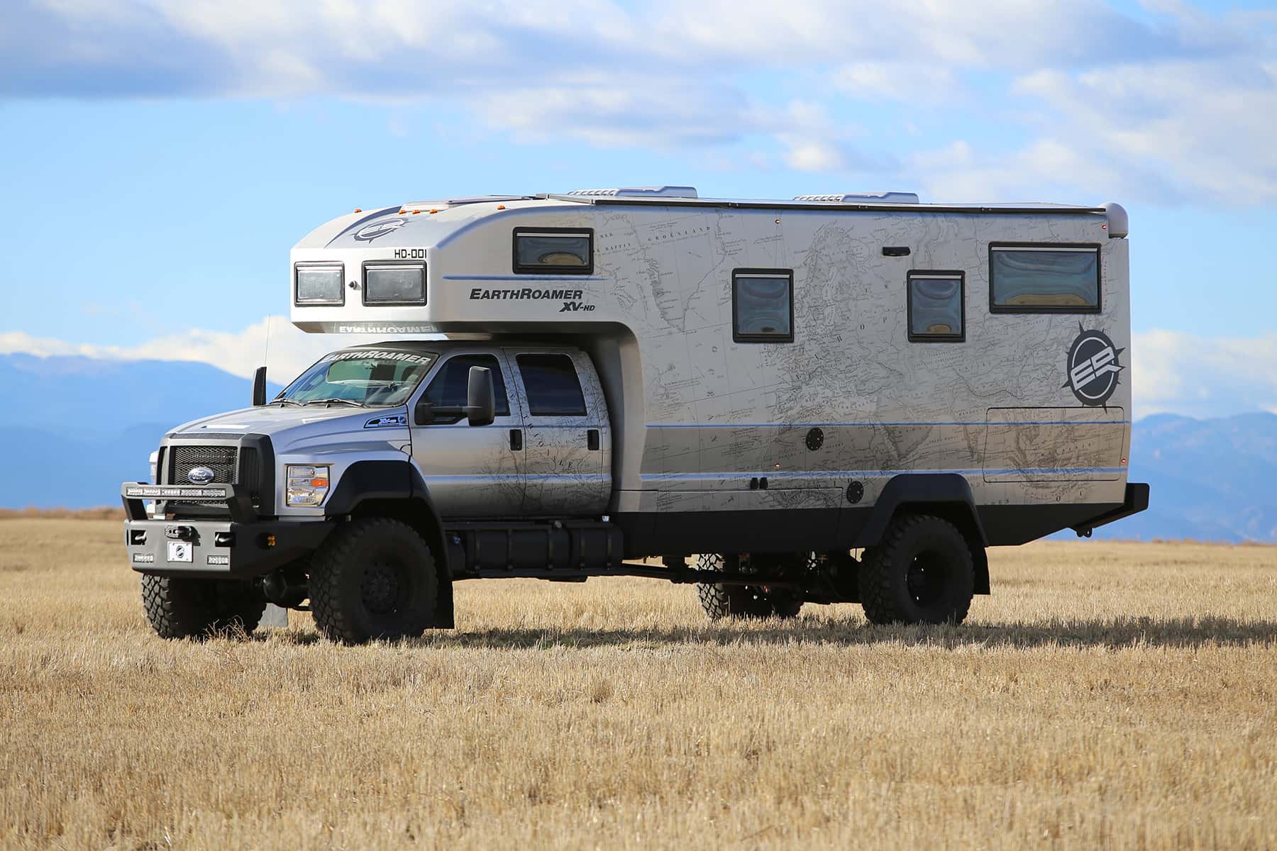 EarthRoamer XV-HD: This Ultimate Expedition Camper is a Luxurious Cabin